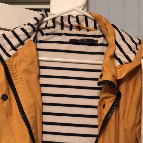 Cute yellow jacket with hood - Picture 2 of 10